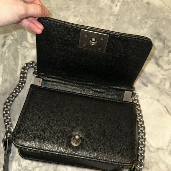 Inspired quilted purse - pleather with antique silver toned hardware - Picture 5 of 10